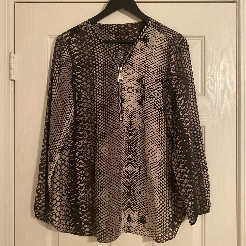Zac & Rachel Women’s Pullover Long Sleeve.Blouse.Snakeskin Print.Zipper.Large.